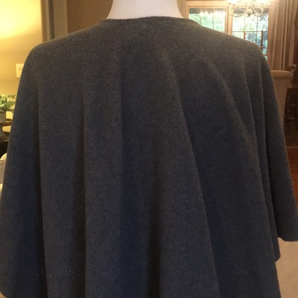 Cover Me gray shawl - Picture 6 of 8